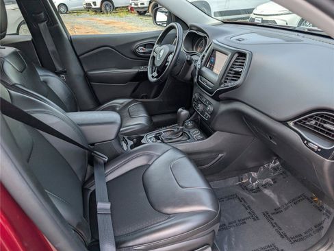Used 2020 Jeep Cherokee Latitude Plus AWD/4WD image 11