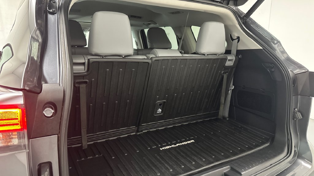 Certified 2021 Toyota Highlander XLE AWD/4WD image 13