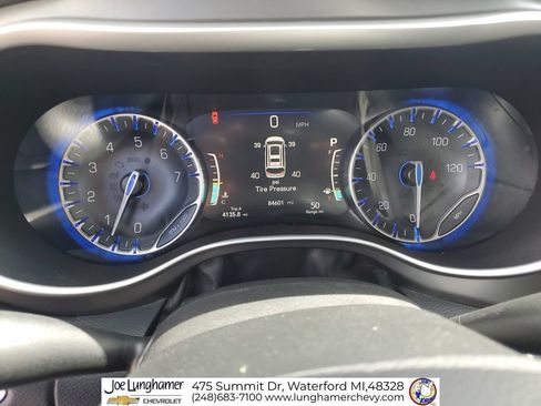 Used 2022 Chrysler Pacifica Touring-L FWD image 12