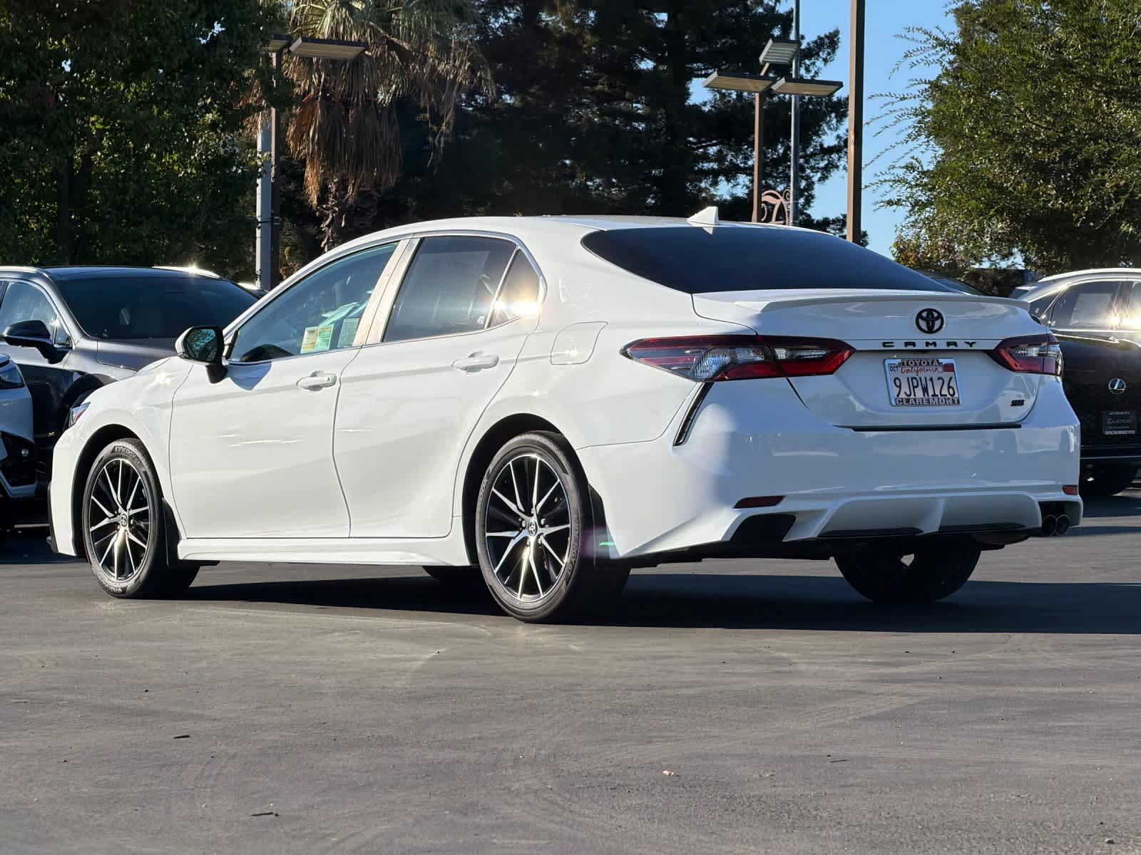 Used 2024 Toyota Camry SE w/ Convenience Package FWD image 7