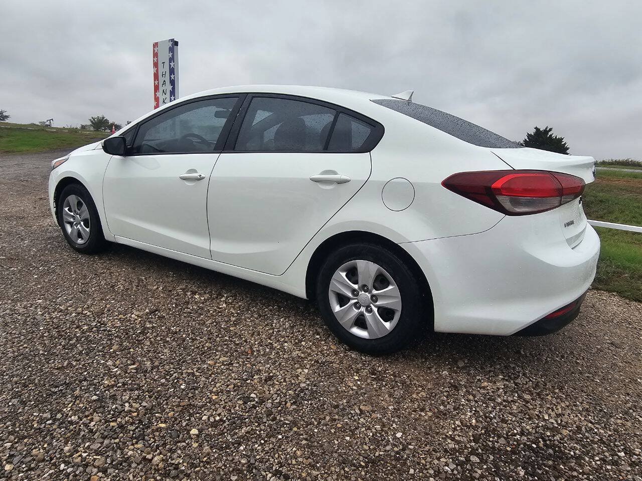 Used 2017 Kia Forte LX FWD image 7