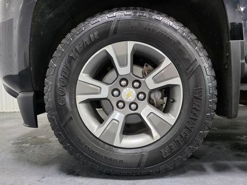 Used 2017 Chevrolet Colorado Z71 AWD/4WD image 5