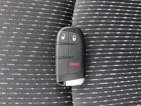 Used 2020 Dodge Journey SE w/ SE Popular Equipment Group FWD image 32