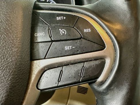 Used 2019 Jeep Grand Cherokee Laredo RWD image 23