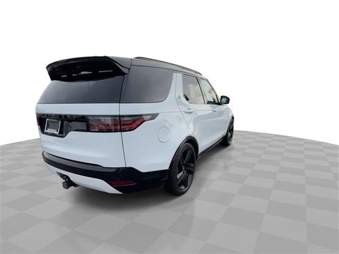 Used 2024 Land Rover Discovery Dynamic SE image 8