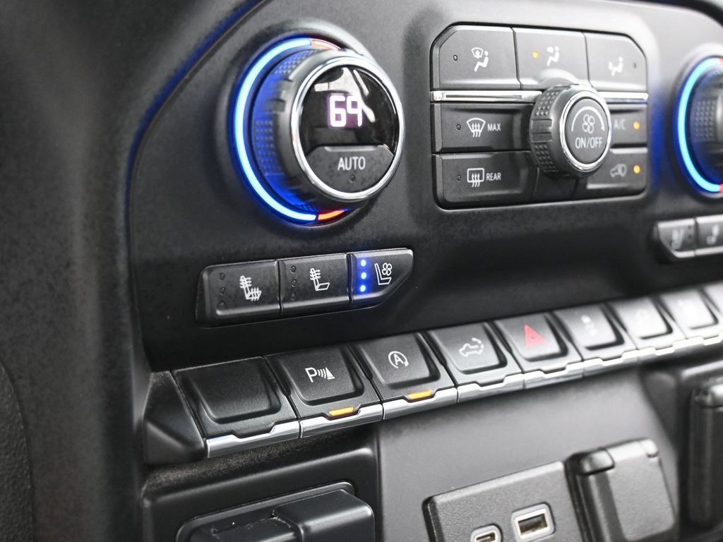 Used 2021 Chevrolet Silverado 1500 High Country RWD image 21