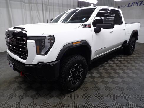 Used 2025 GMC Sierra 2500 AT4X image 6