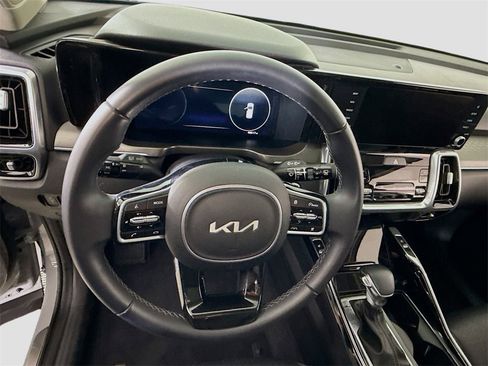 Used 2023 Kia Sorento SX image 5