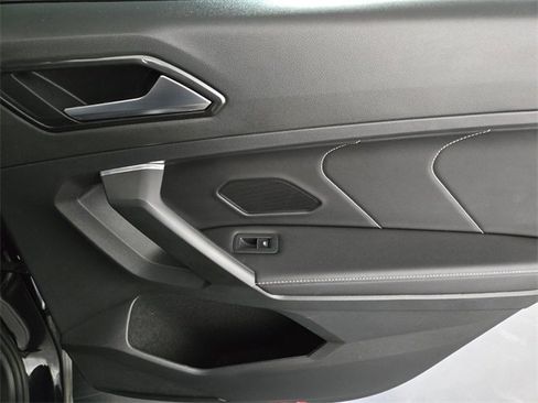 Used 2023 Volkswagen Tiguan SE R-Line image 22