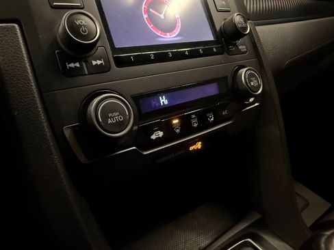 Used 2018 Honda Civic Sport image 13