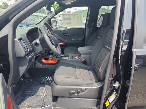 New 2026 Nissan Frontier PRO-4X w/ Tow Package AWD/4WD image 11