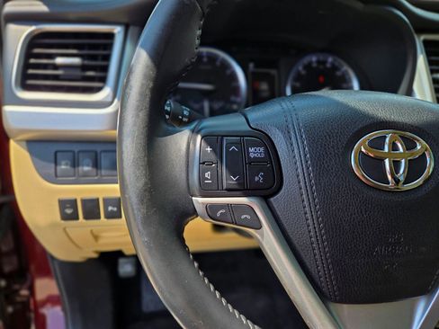 Used 2017 Toyota Highlander Limited Platinum image 28