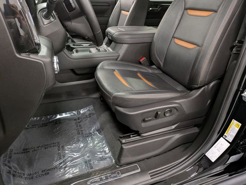 Used 2025 GMC Sierra 2500 AT4 w/ Technology Package image 10