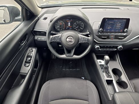 Certified 2025 Nissan Altima 2.5 S FWD image 14