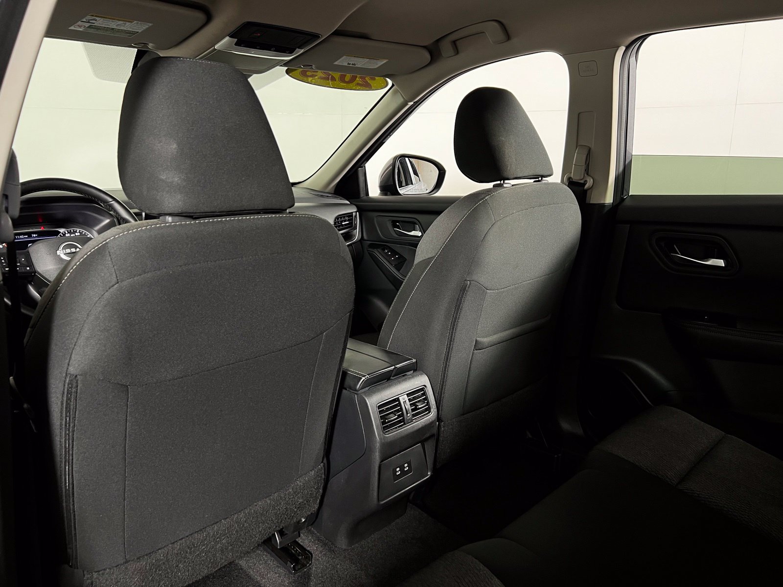 Used 2025 Nissan Rogue SV FWD image 21