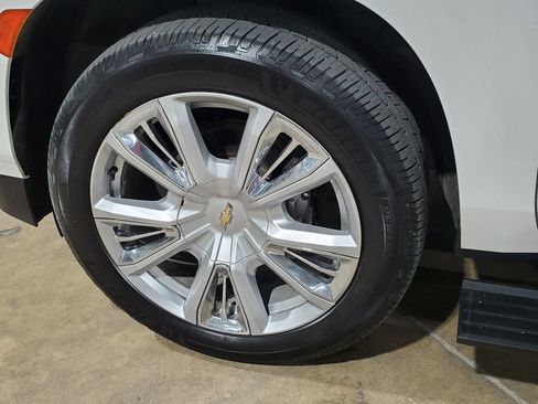 Used 2021 Chevrolet Suburban High Country w/ Premium Package RWD image 43