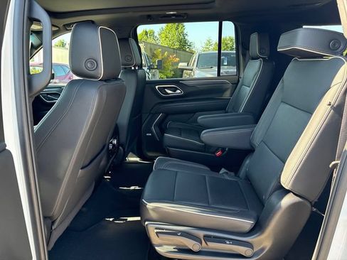 Used 2024 GMC Yukon XL SLT w/ SLT Luxury Package AWD/4WD image 21