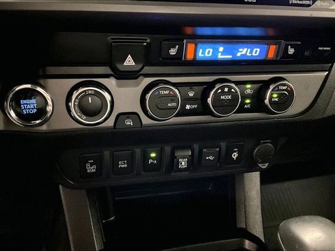 Used 2022 Toyota Tacoma TRD Off-Road w/ TRD Premium Off Road Package AWD/4WD image 16