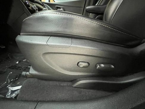Used 2020 Chevrolet Trax LT w/ LT Convenience Package AWD/4WD image 26