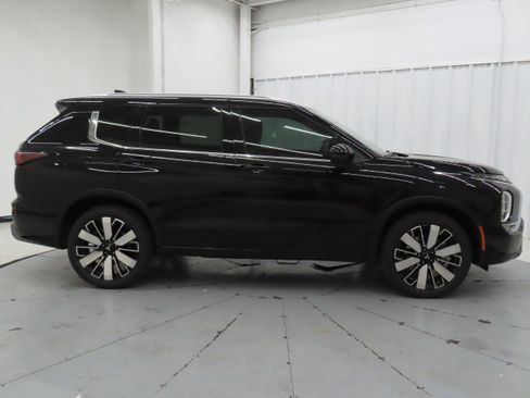 New 2026 Mitsubishi Outlander SEL image 2