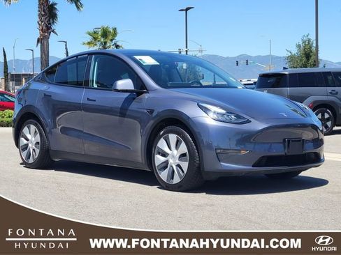 Used 2022 Tesla Model Y Long Range AWD/4WD image 1