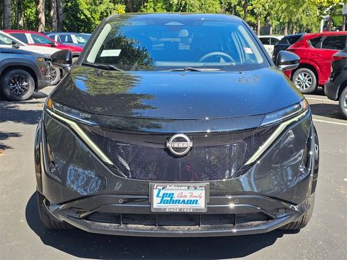 New 2025 Nissan Ariya AWD image 8