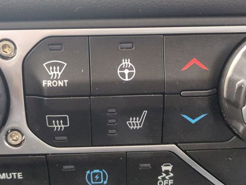 Used 2025 Jeep Wrangler Unlimited Sahara image 24