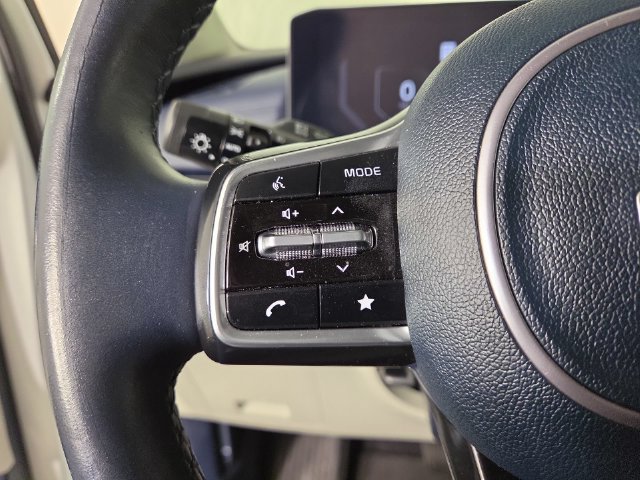 Certified 2025 Kia Carnival SX Prestige FWD image 22