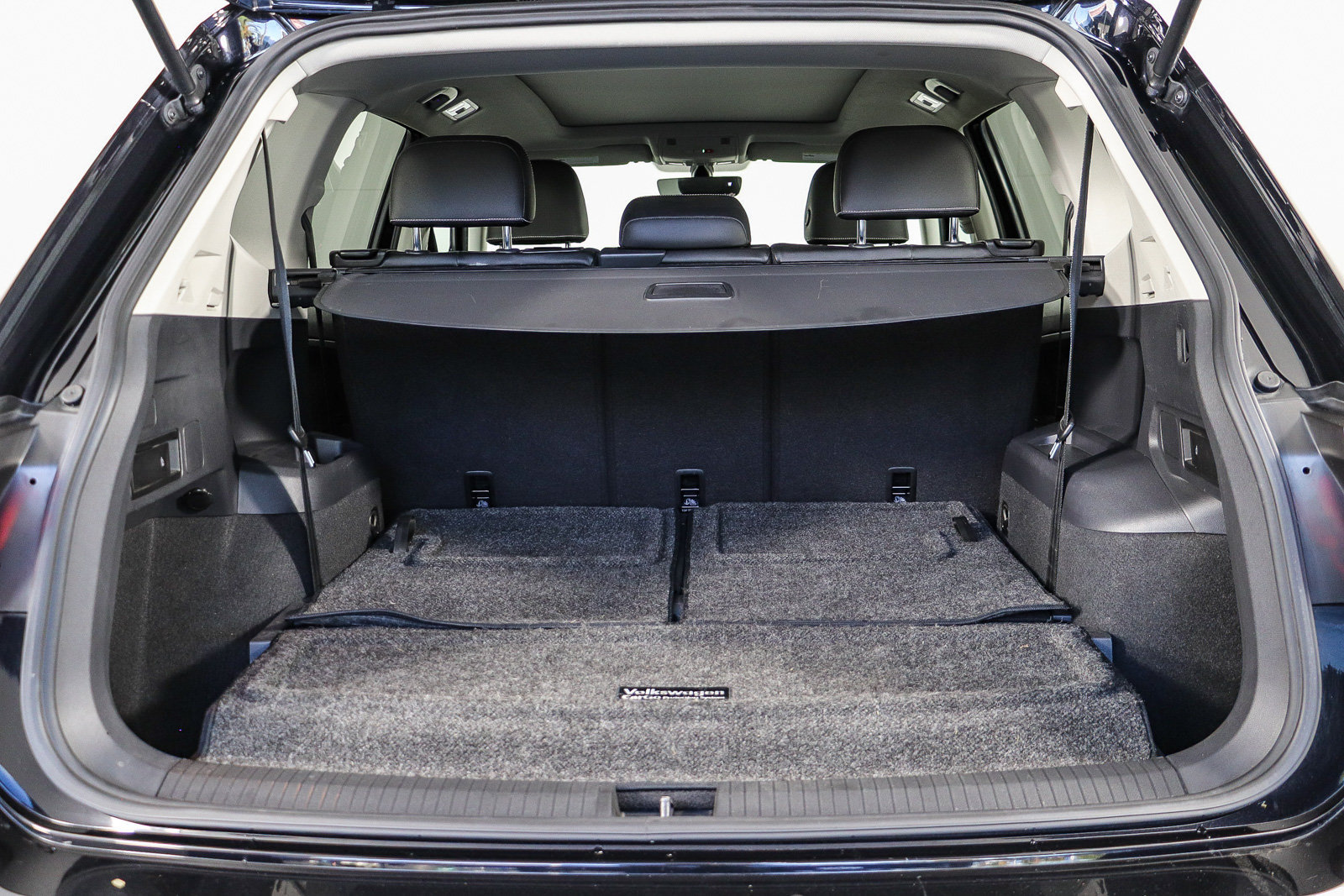 Used 2021 Volkswagen Tiguan SE w/ Panoramic Sunroof Package FWD image 26