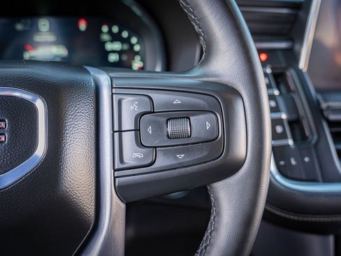 Used 2024 GMC Yukon XL SLT image 17