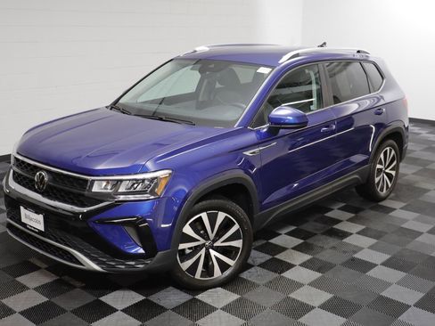 Used 2023 Volkswagen Taos SE image 2