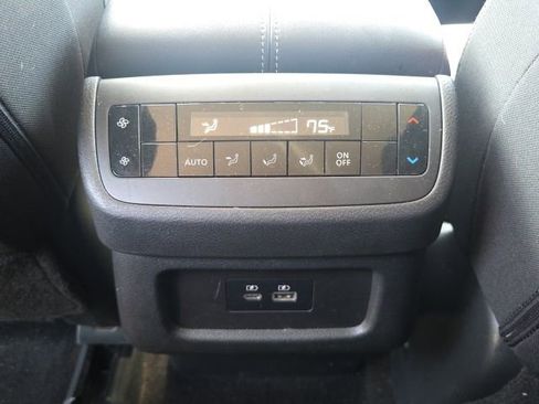 Used 2025 Nissan Pathfinder SV image 21