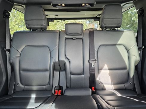 Used 2025 Ford Bronco Badlands image 26