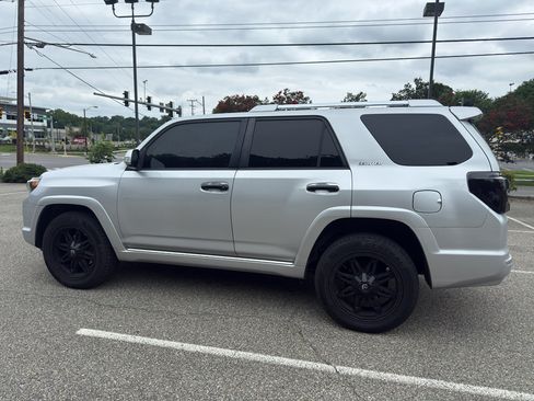 Used 2011 Toyota 4Runner Limited AWD/4WD image 8