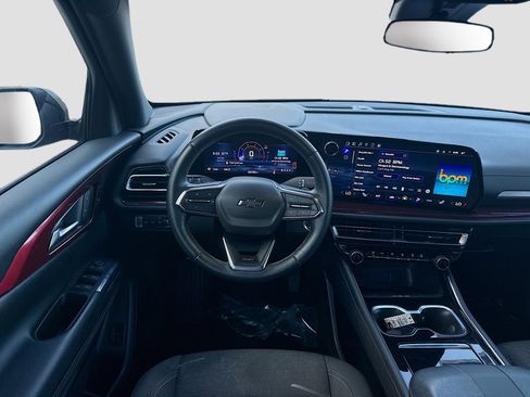 Used 2024 Chevrolet Traverse Z71 image 20