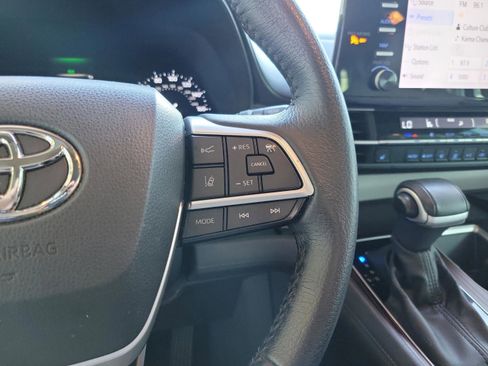 Used 2023 Toyota Sienna XLE image 13