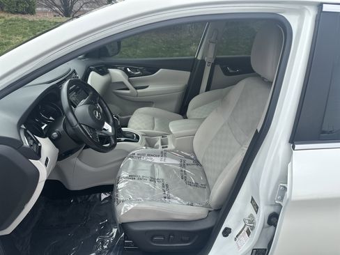 Used 2019 Nissan Rogue Sport SV w/ All-Weather Package image 7