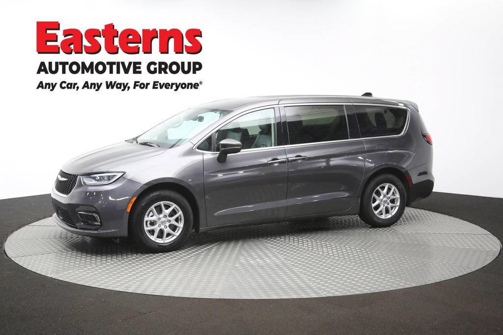 Used 2023 Chrysler Pacifica Touring-L FWD image 60