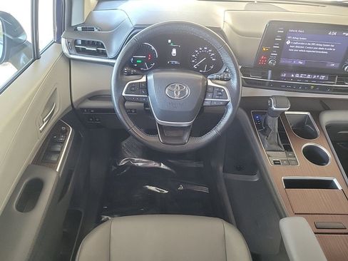 Used 2023 Toyota Sienna XLE image 15