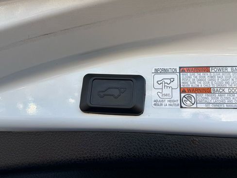 Used 2016 Toyota RAV4 XLE image 17