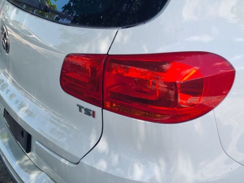 Used 2017 Volkswagen Tiguan Sport FWD image 10