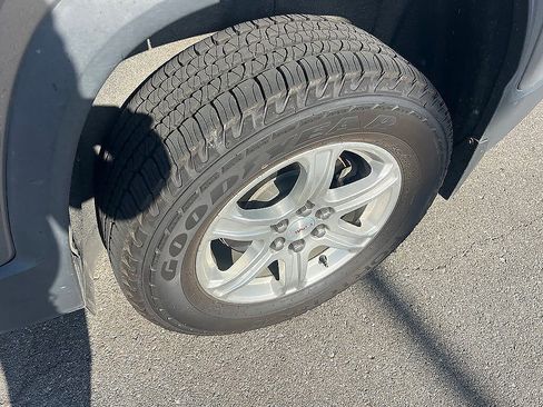 Used 2019 GMC Acadia SLE FWD image 9