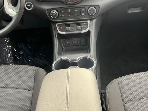 Used 2024 GMC Terrain SLE FWD image 13