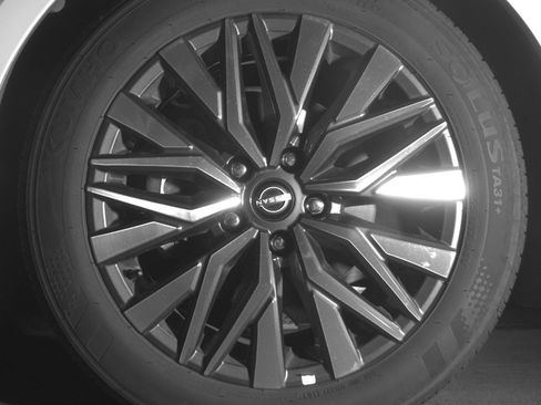 Used 2025 Nissan Altima 2.5 SV FWD image 12