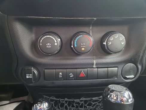 Used 2015 Jeep Wrangler Sport w/ Quick Order Package 24S AWD/4WD image 21