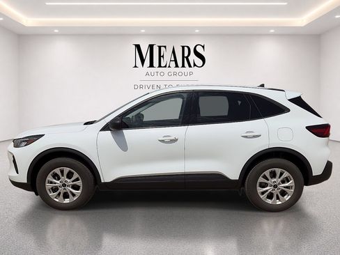 Used 2025 Ford Escape Active AWD/4WD image 2