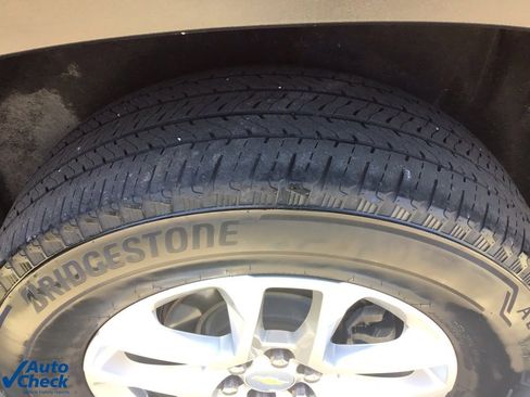 Used 2021 Chevrolet Traverse LT image 48