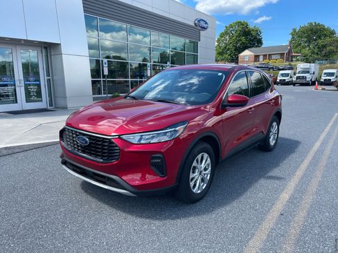 Used 2023 Ford Escape Active w/ Tech Pack #2 AWD/4WD image 2