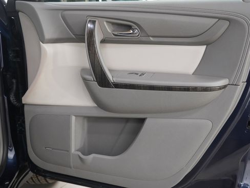 Used 2017 GMC Acadia Limited SLT image 9