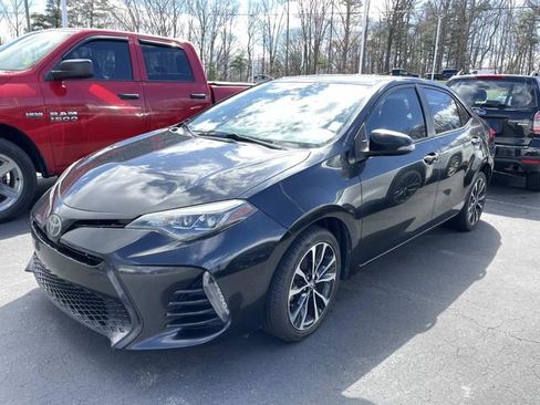 Used 2017 Toyota Corolla SE image 1